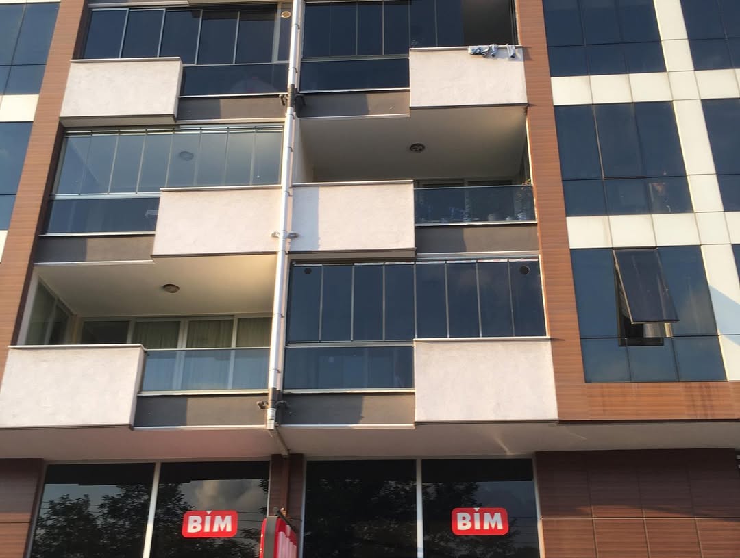 Cam Balkon